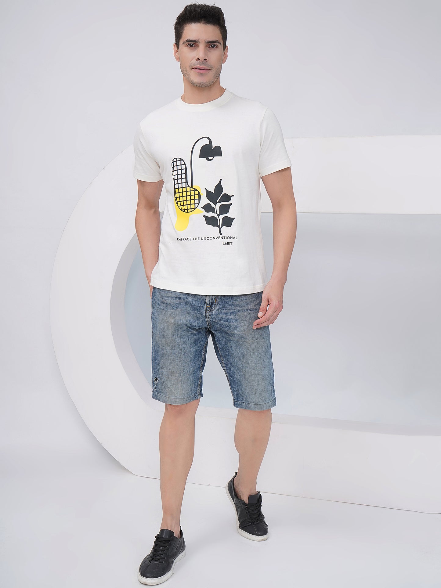 Off-White Men’s Graphic Print T-Shirt – KMRT006