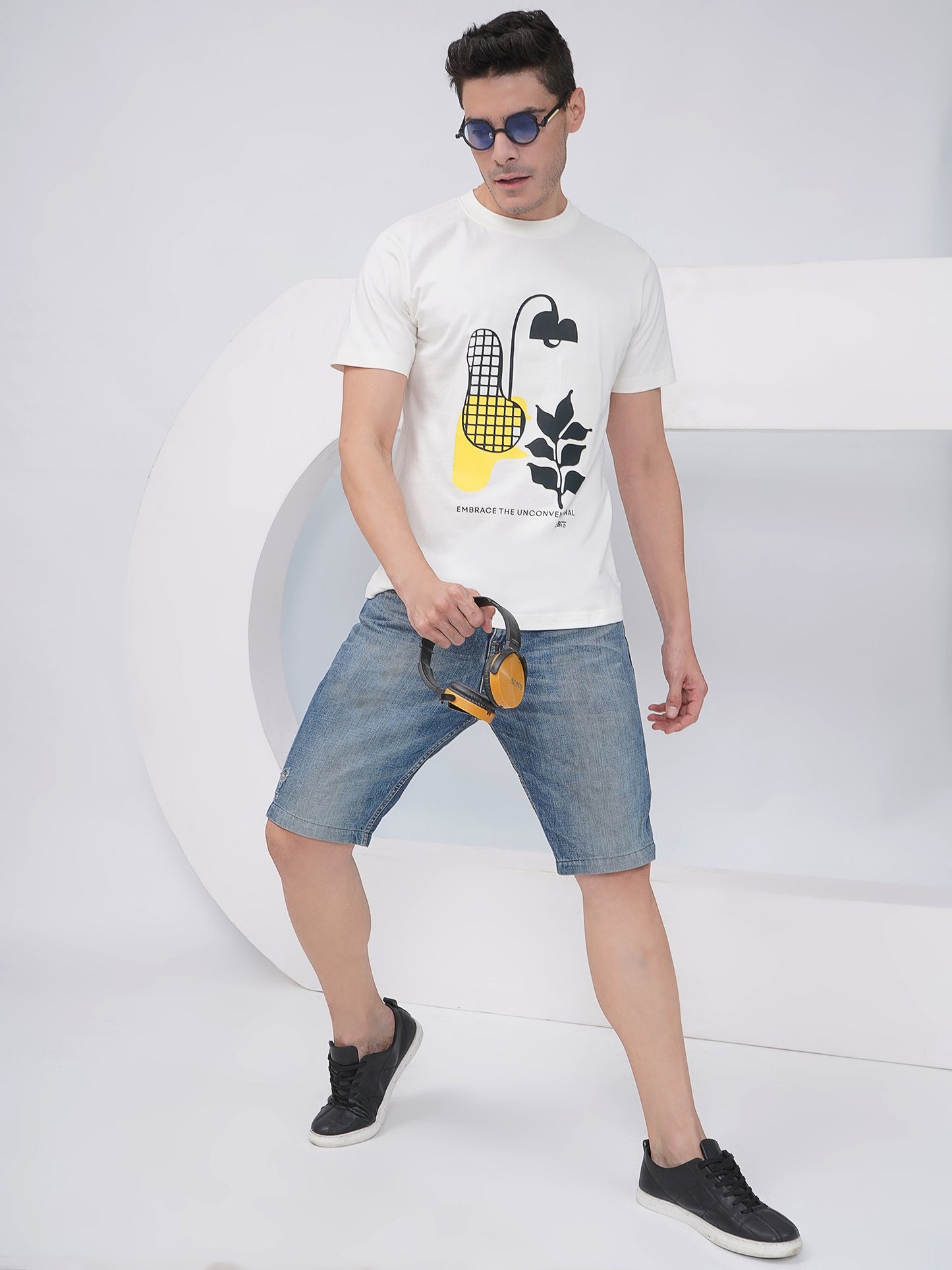 Off-White Men’s Graphic Print T-Shirt – KMRT006