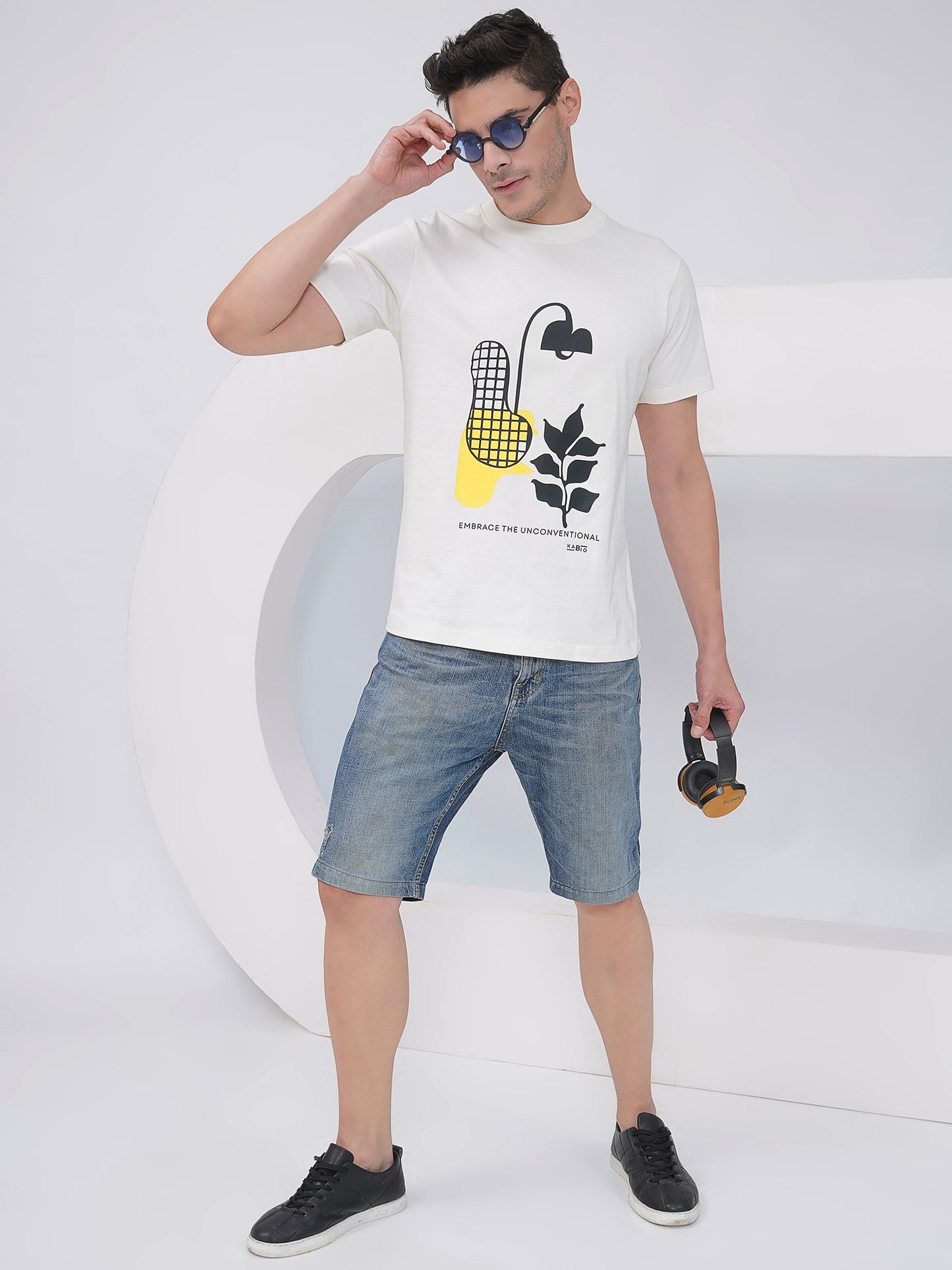 Off-White Men’s Graphic Print T-Shirt – KMRT006