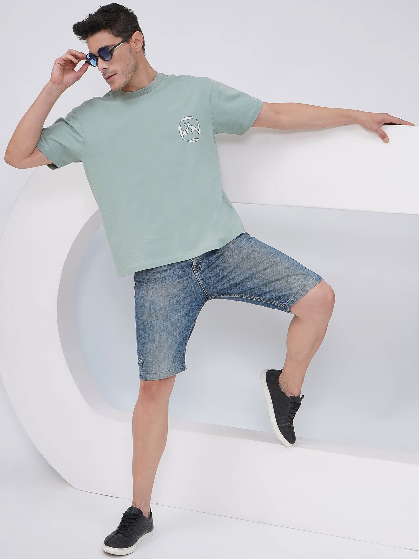 Sage Green Men’s Oversized Mountain Graphic T-Shirt- KMOT007