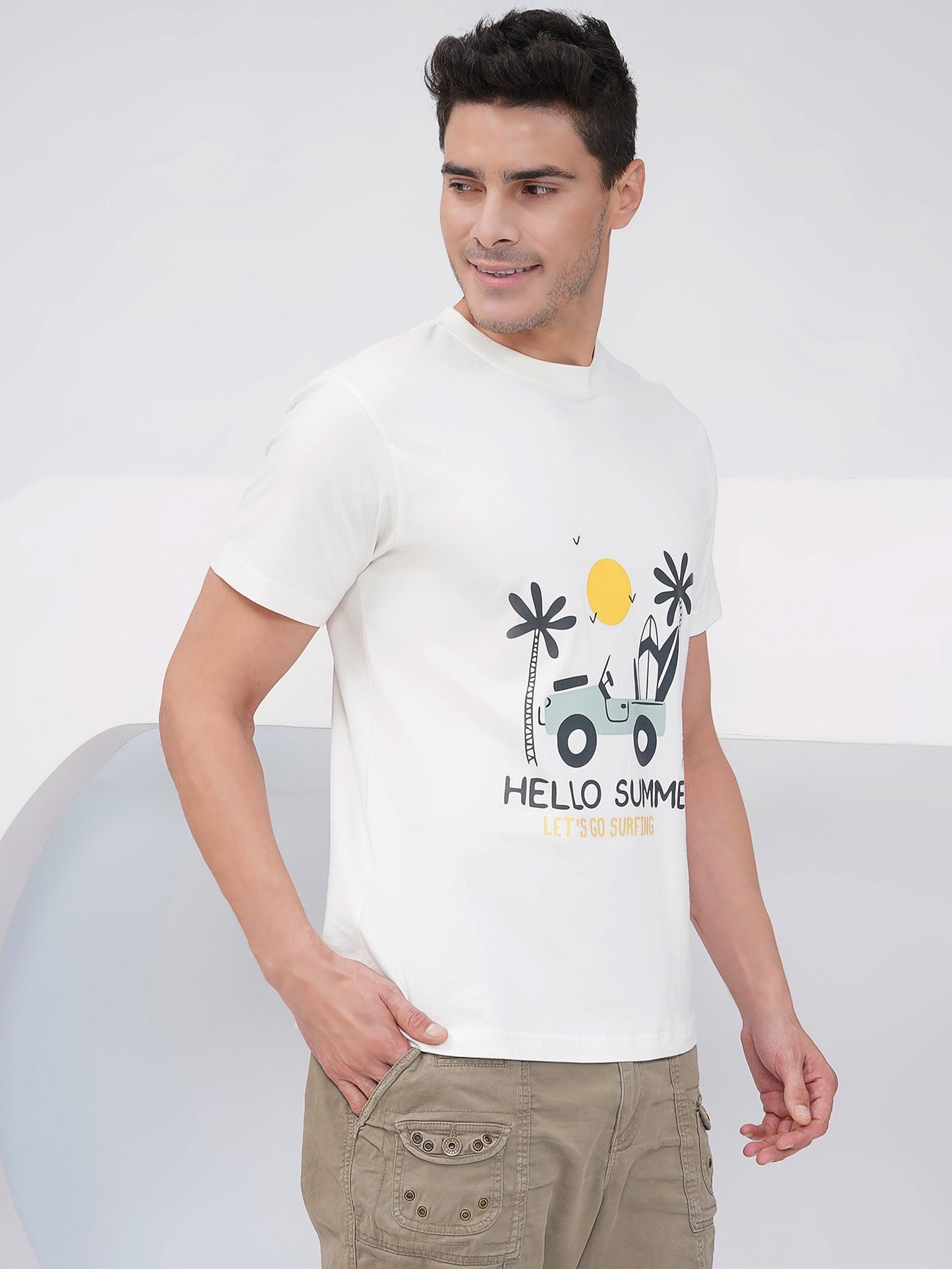 Off-White Men’s Graphic Print T-Shirt – KMRT005